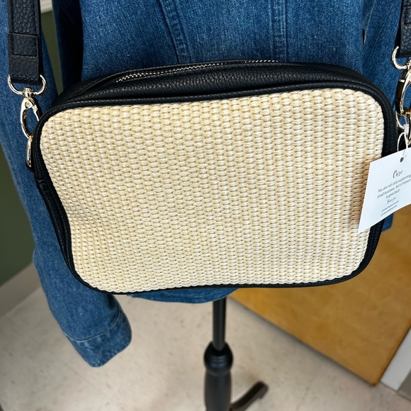 Silvia Straw Camera Bag by Pretty Simple - Picture 3 of 6